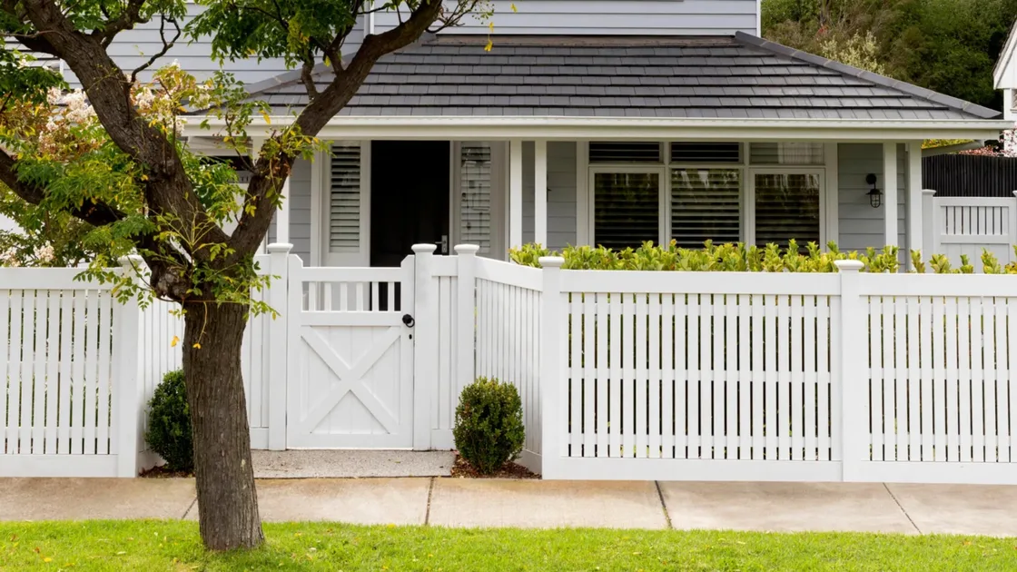 Benefits of Modern Vinyl Fencing for Homes and Businesses